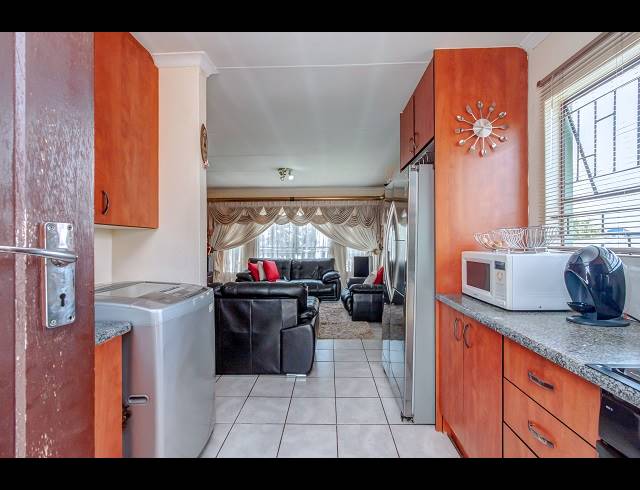 3 BEDROOM FREEHOLD TO LET IN COSMO CITY